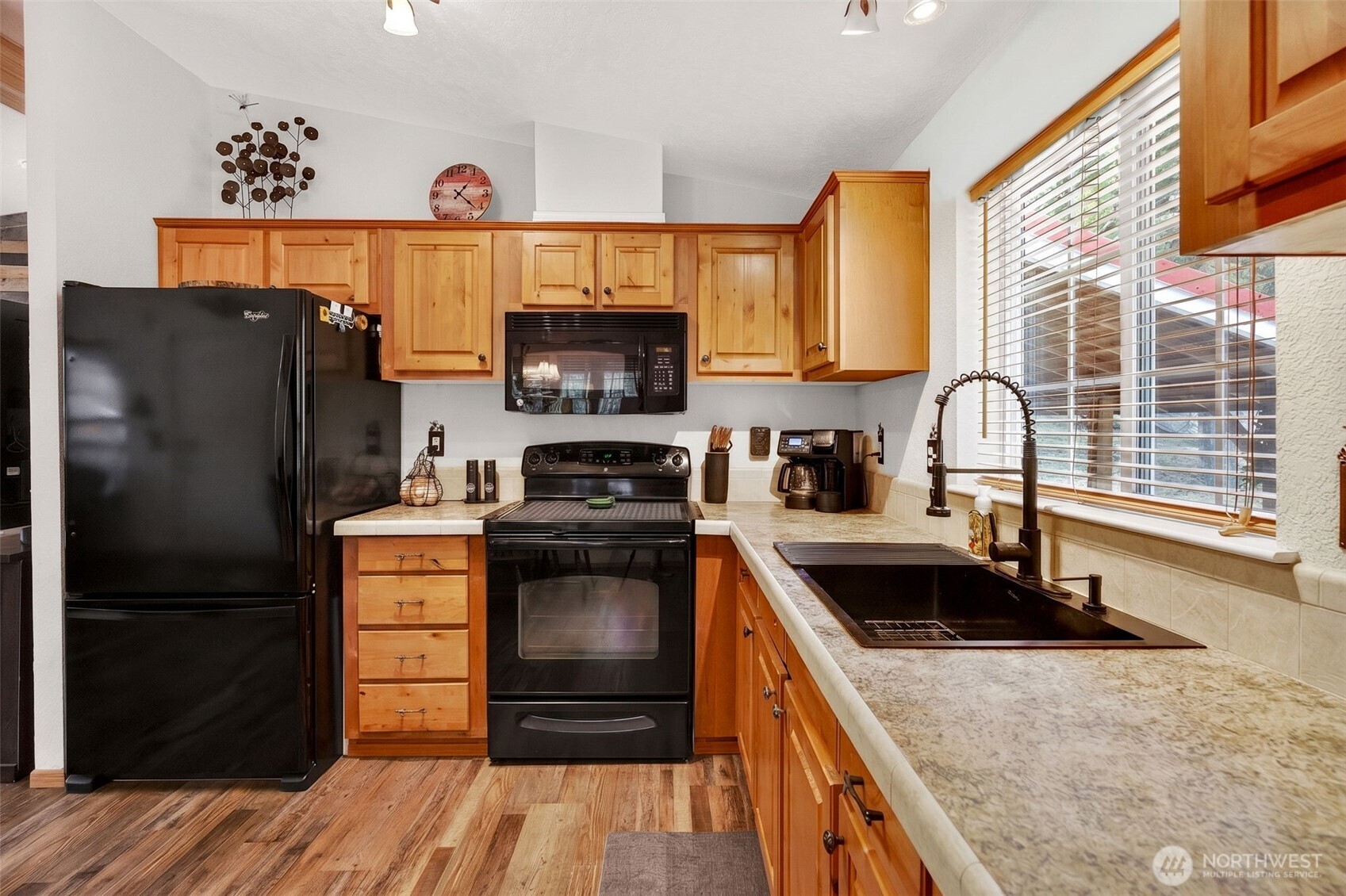 22601 Corral Street Property Photo 10