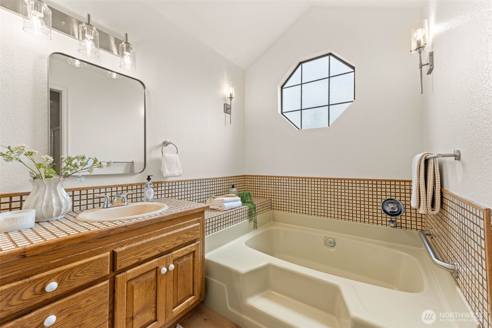 543 Hemlock Way Property Photo 22