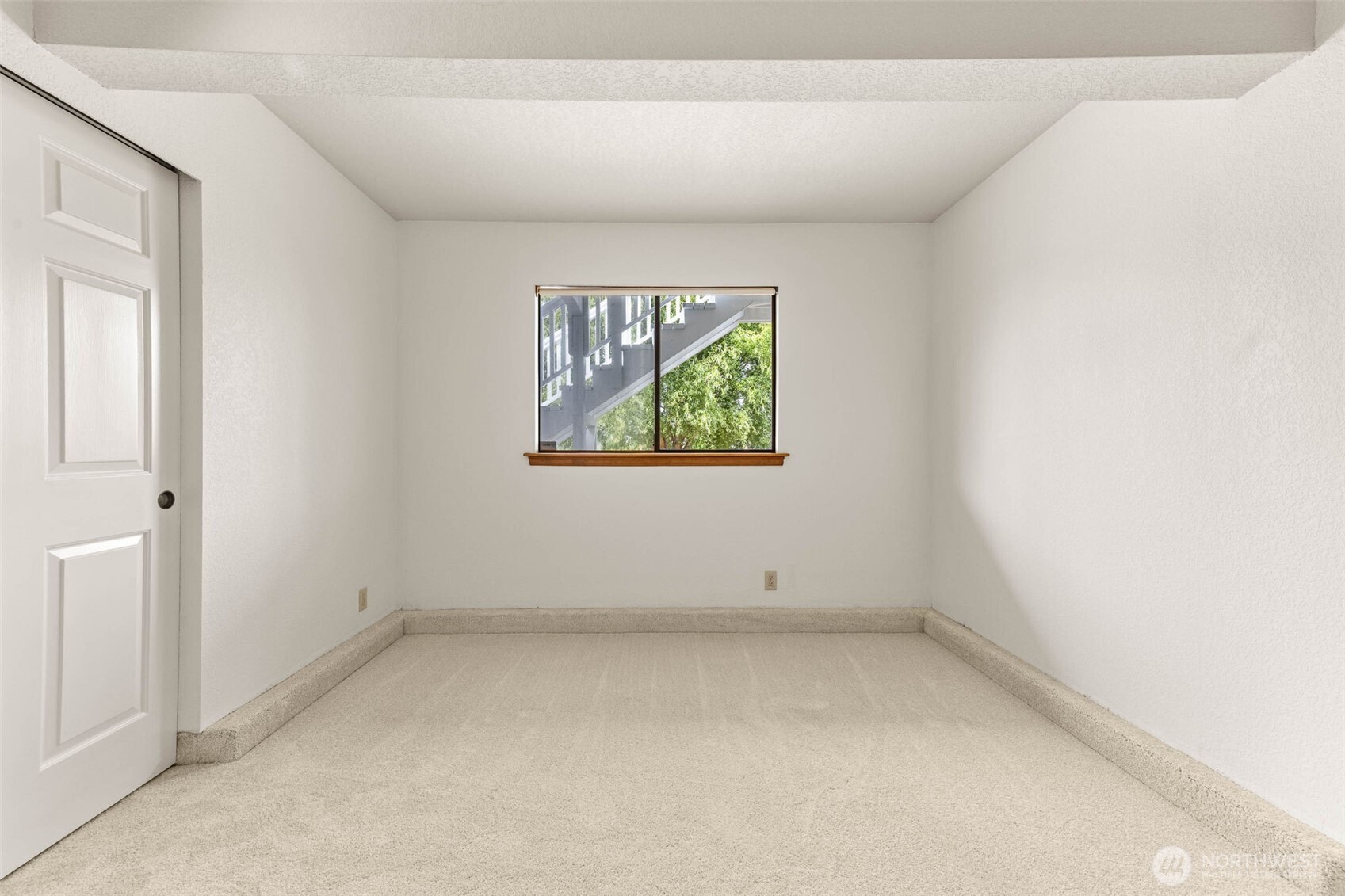 543 Hemlock Way Property Photo 28