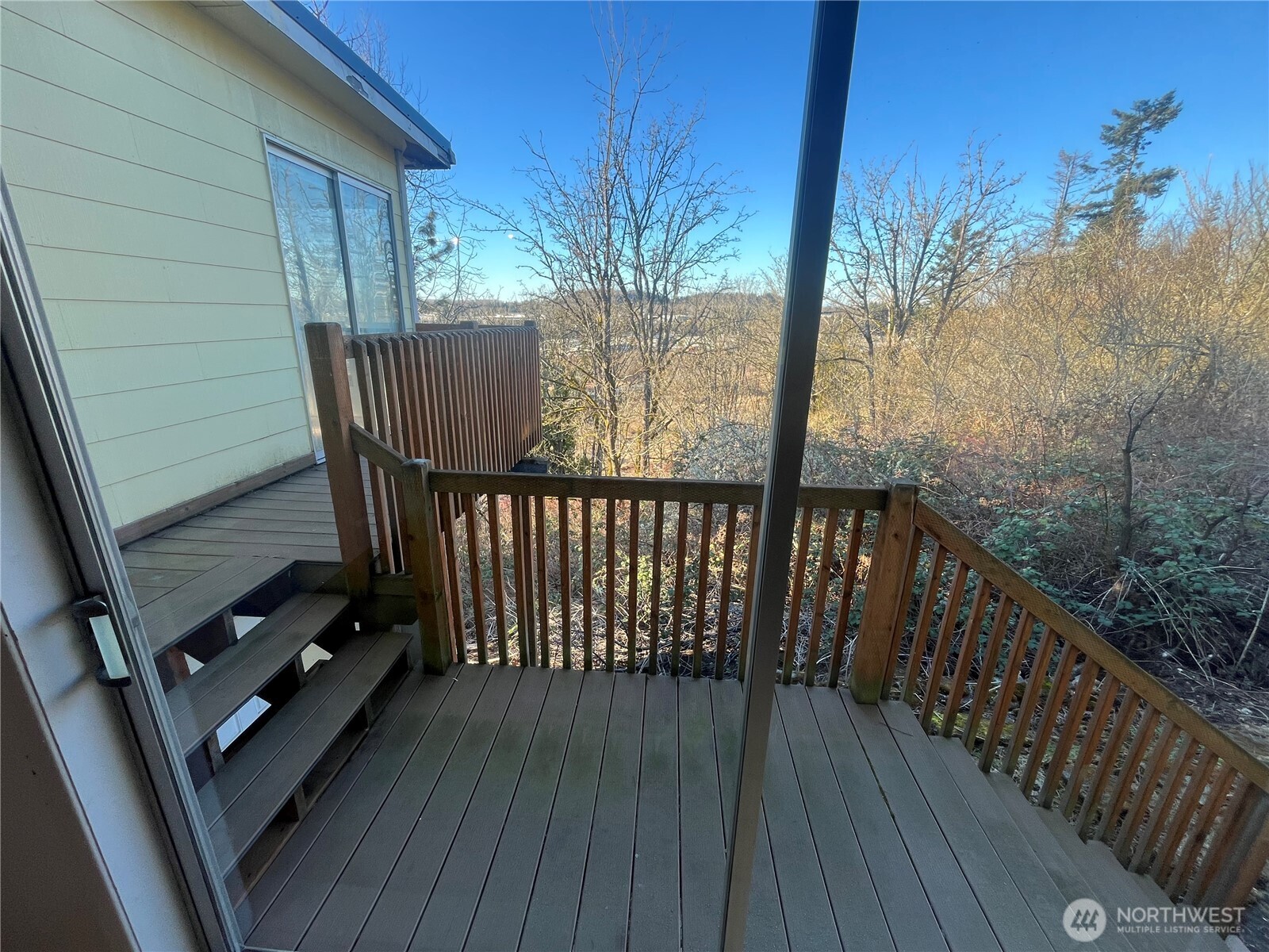 2501 E Sunset Drive Property Photo 2
