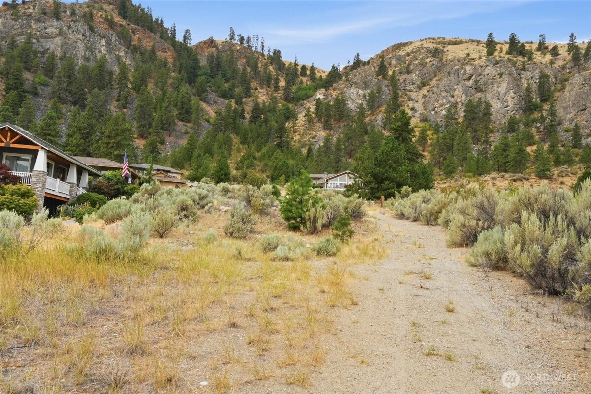 15316 Lakeview Street Property Photo 6