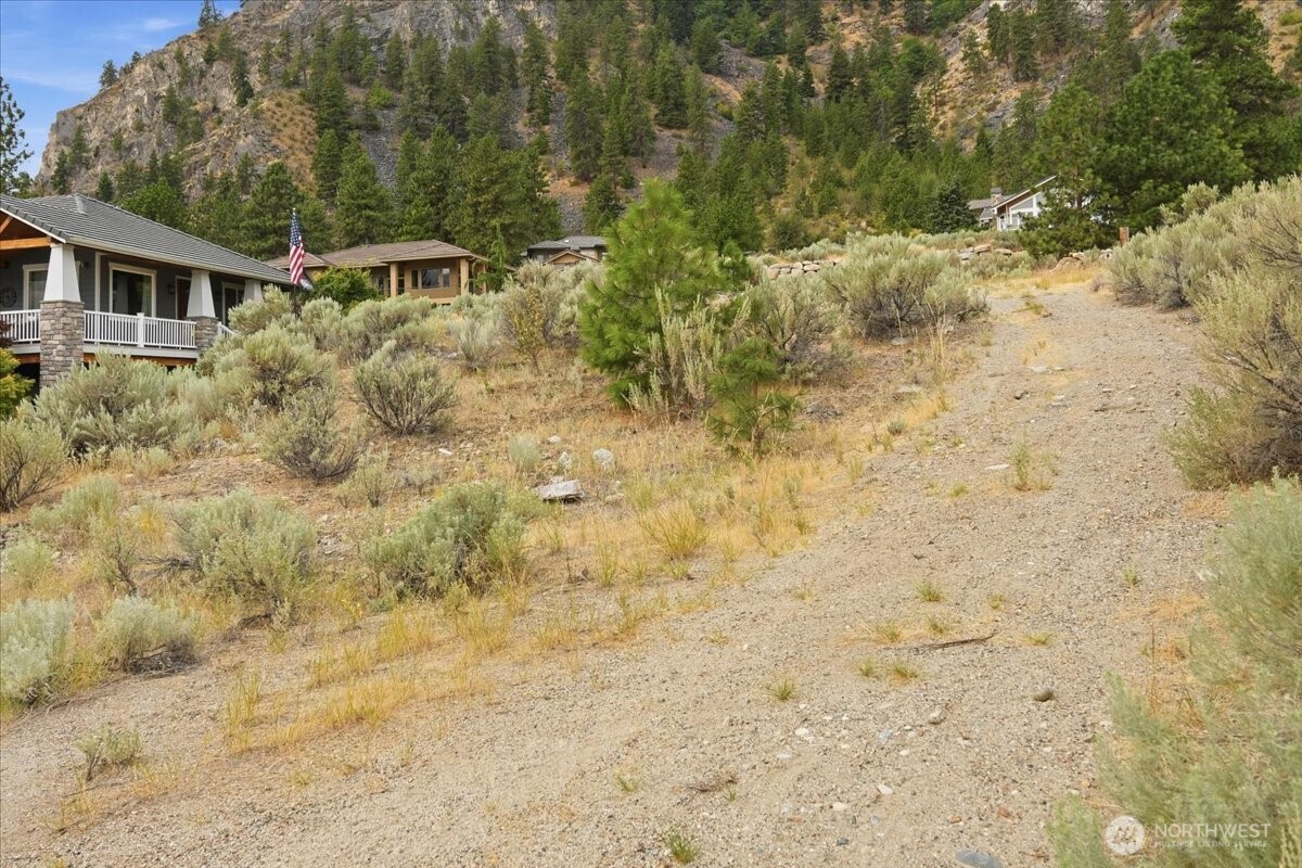 15316 Lakeview Street Property Photo 8