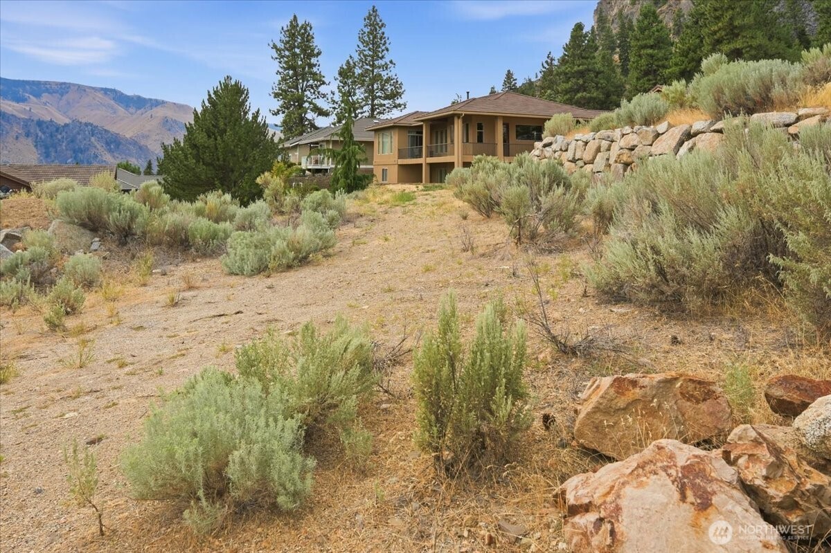 15316 Lakeview Street Property Photo 9