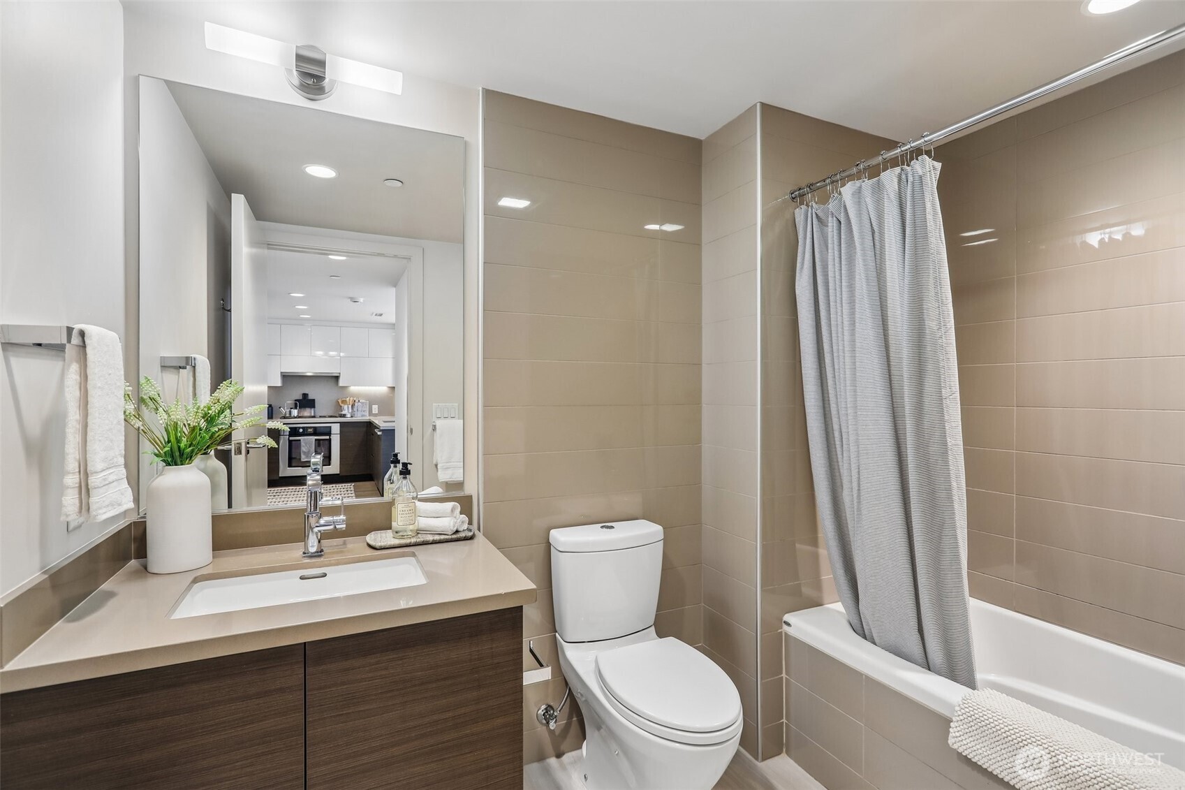 588 Bell Street 1102 Property Photo 10
