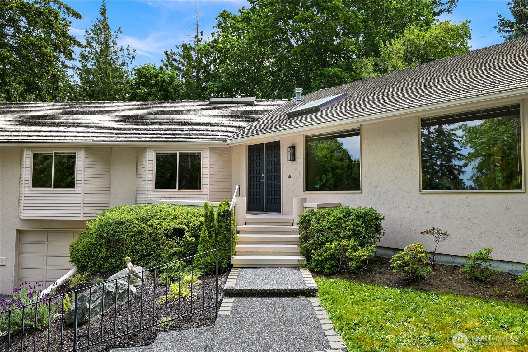 208 Hawthorn Road Property Photo 6