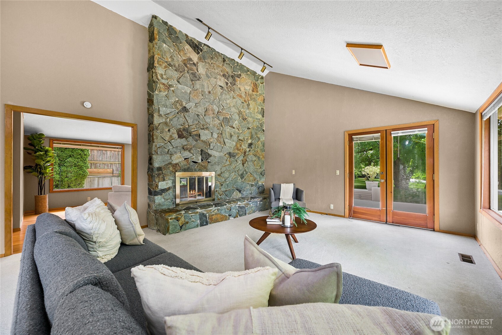 208 Hawthorn Road Property Photo 10