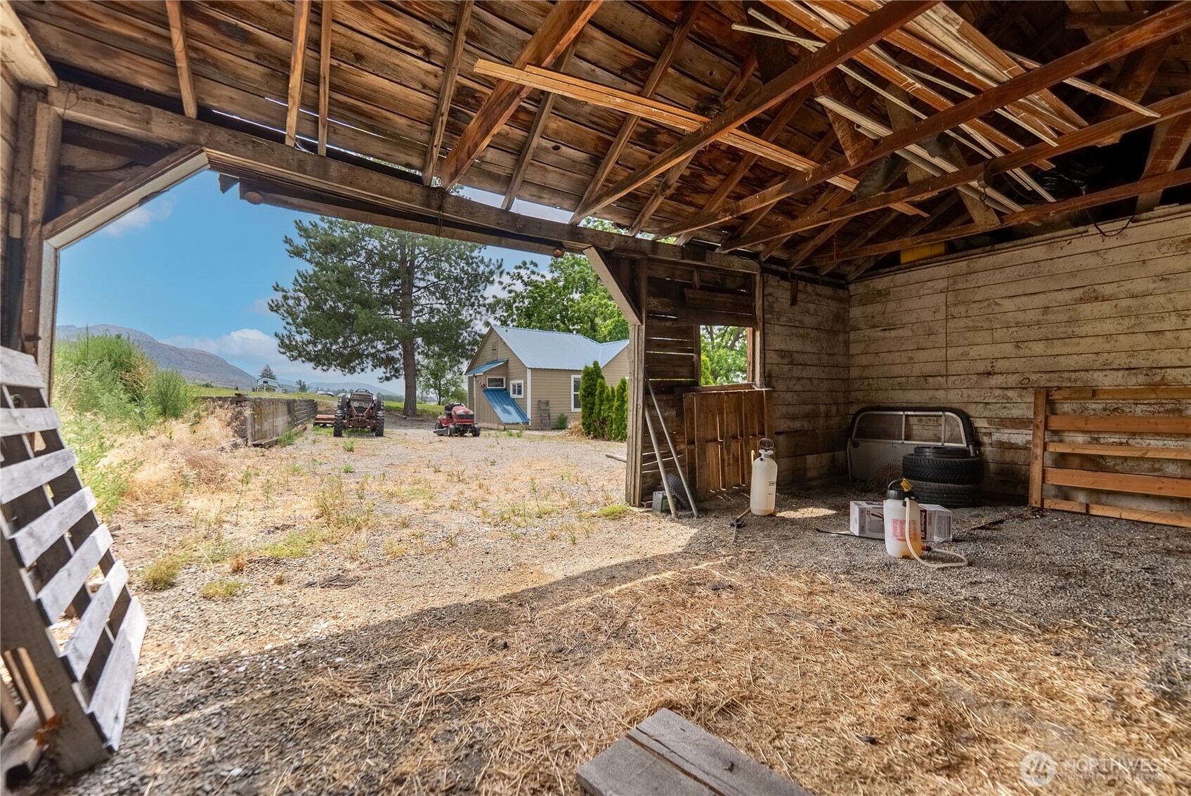 31952 A Highway 97 Property Photo 26