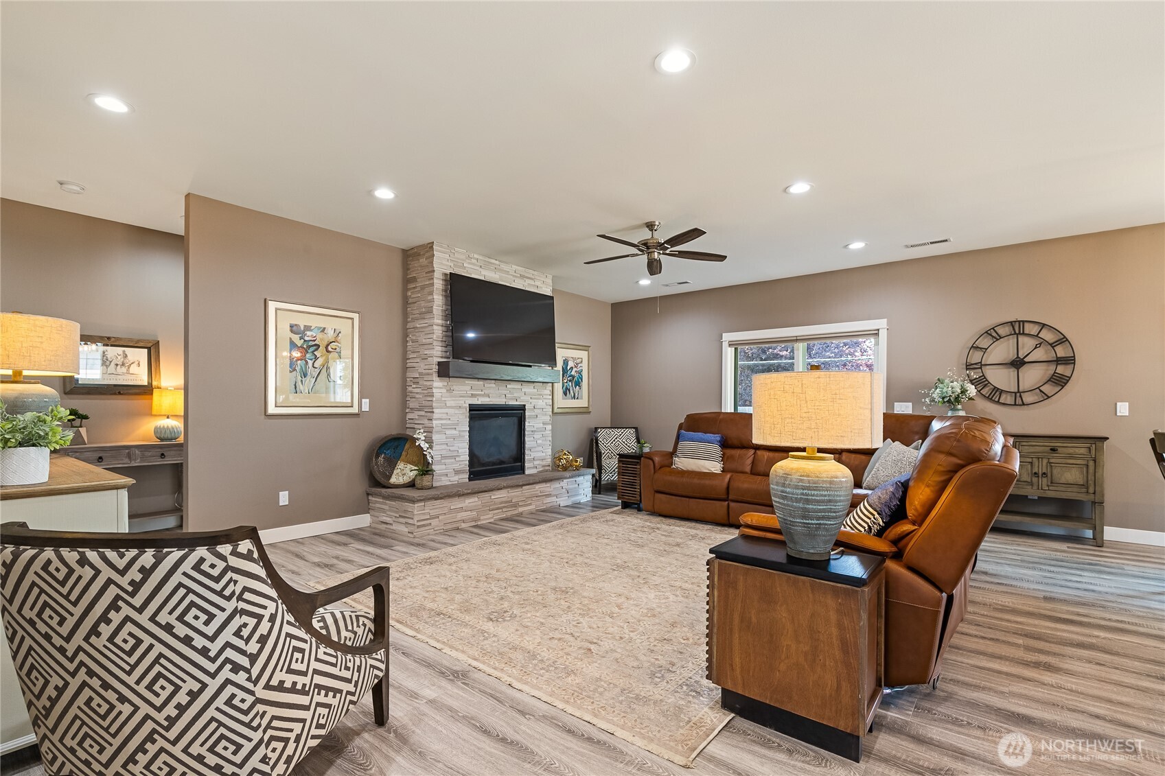 2240 Berryman Loop Property Photo 9