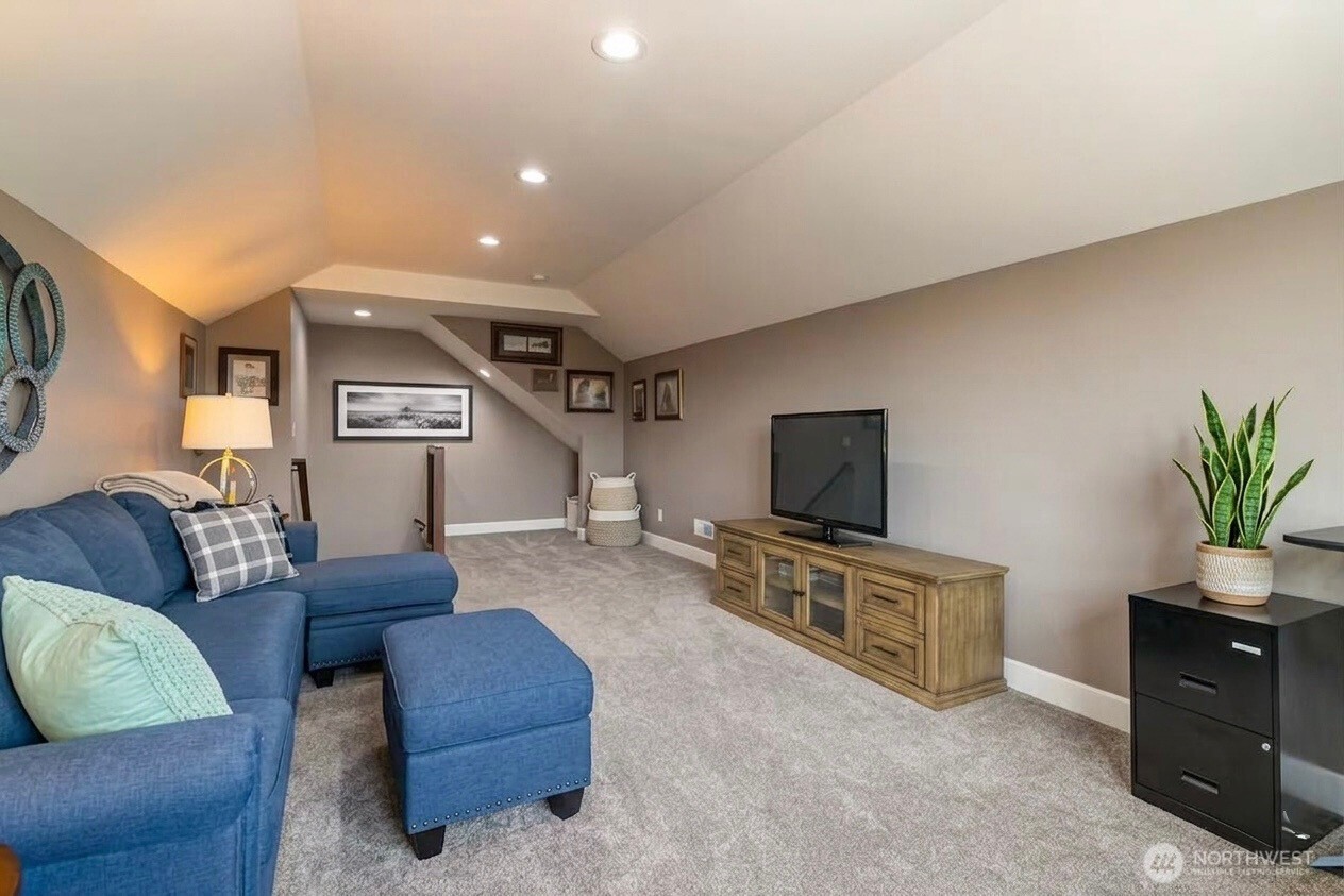 2240 Berryman Loop Property Photo 26