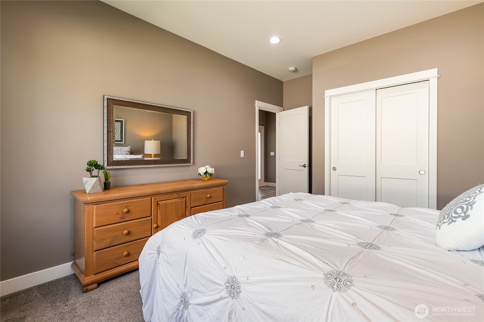 2240 Berryman Loop Property Photo 32