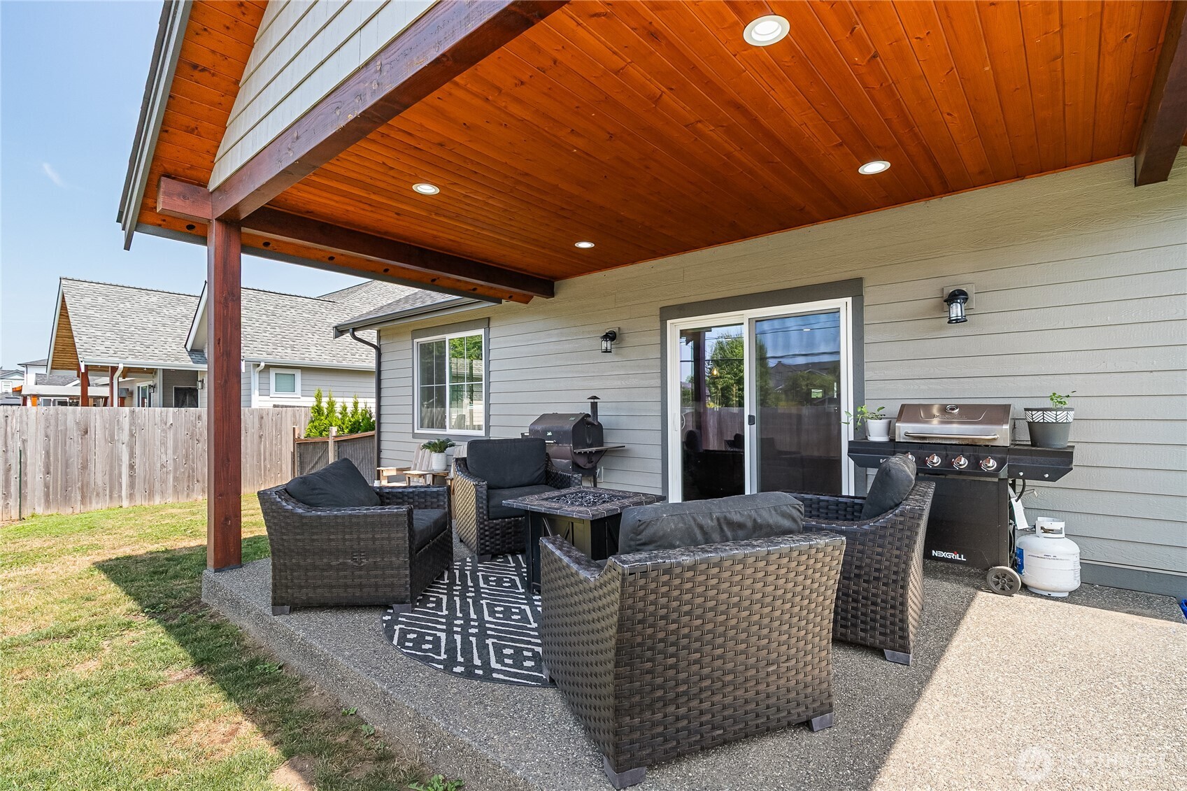 2240 Berryman Loop Property Photo 38