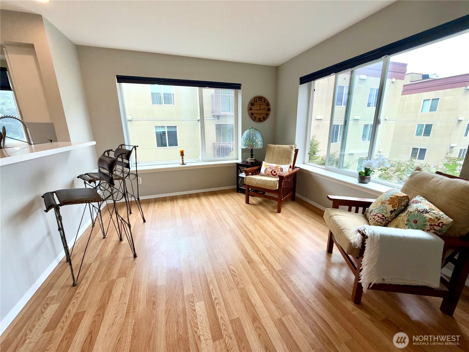 712 E Denny Way 401 Property Photo 2