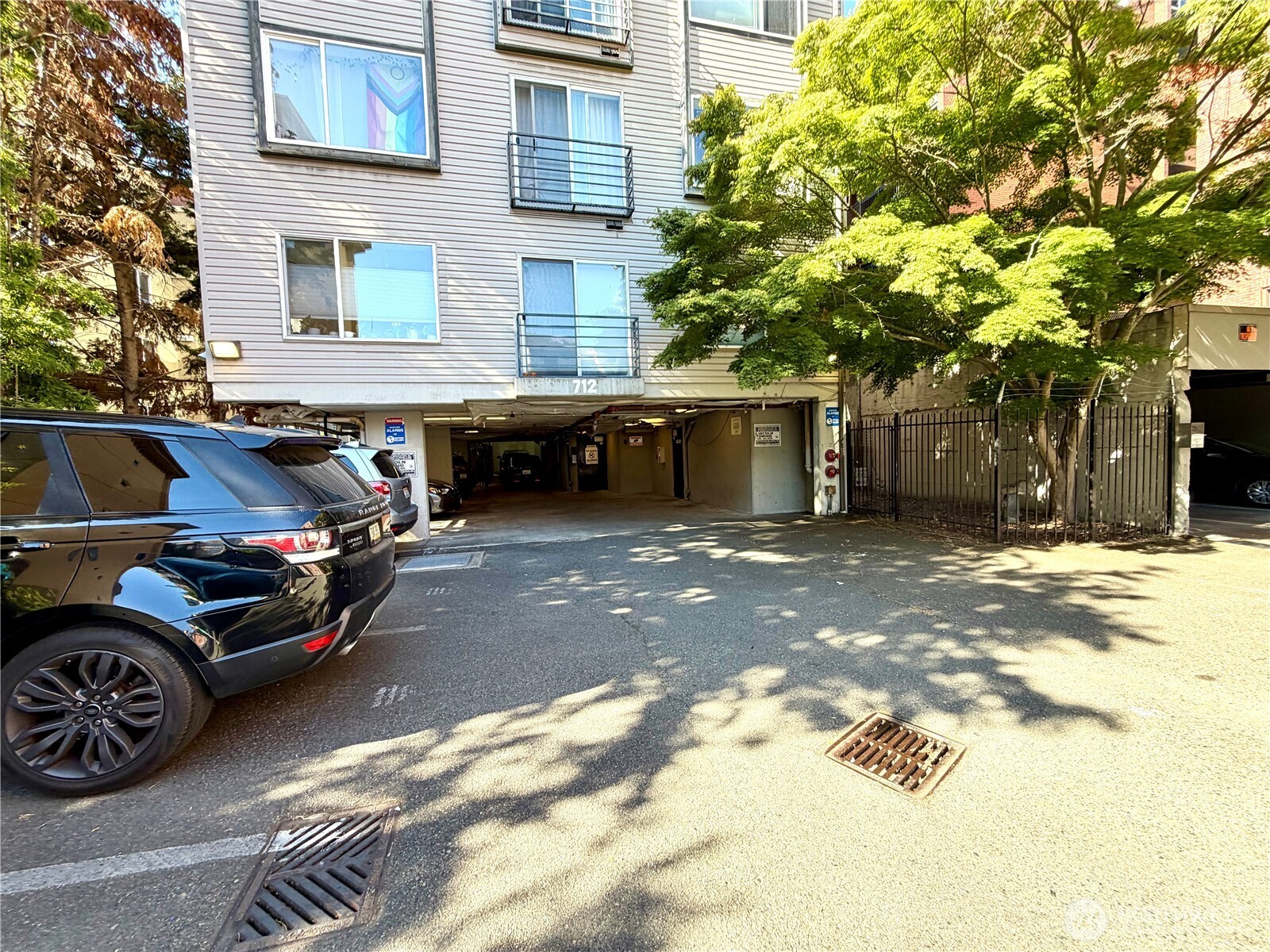 712 E Denny Way 401 Property Photo 4