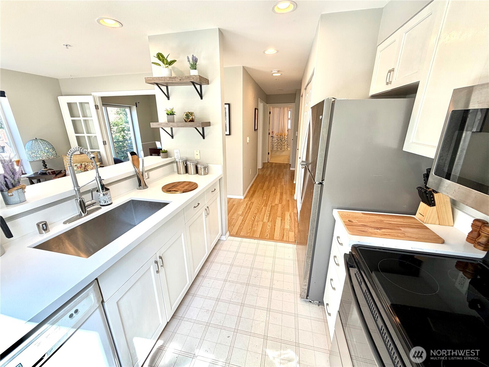 712 E Denny Way 401 Property Photo 11