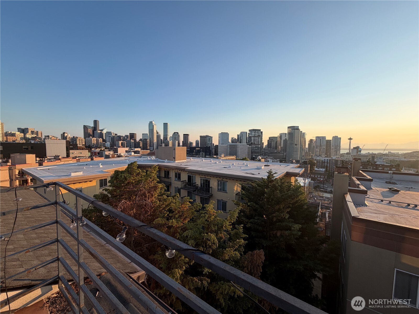 712 E Denny Way 401 Property Photo 33