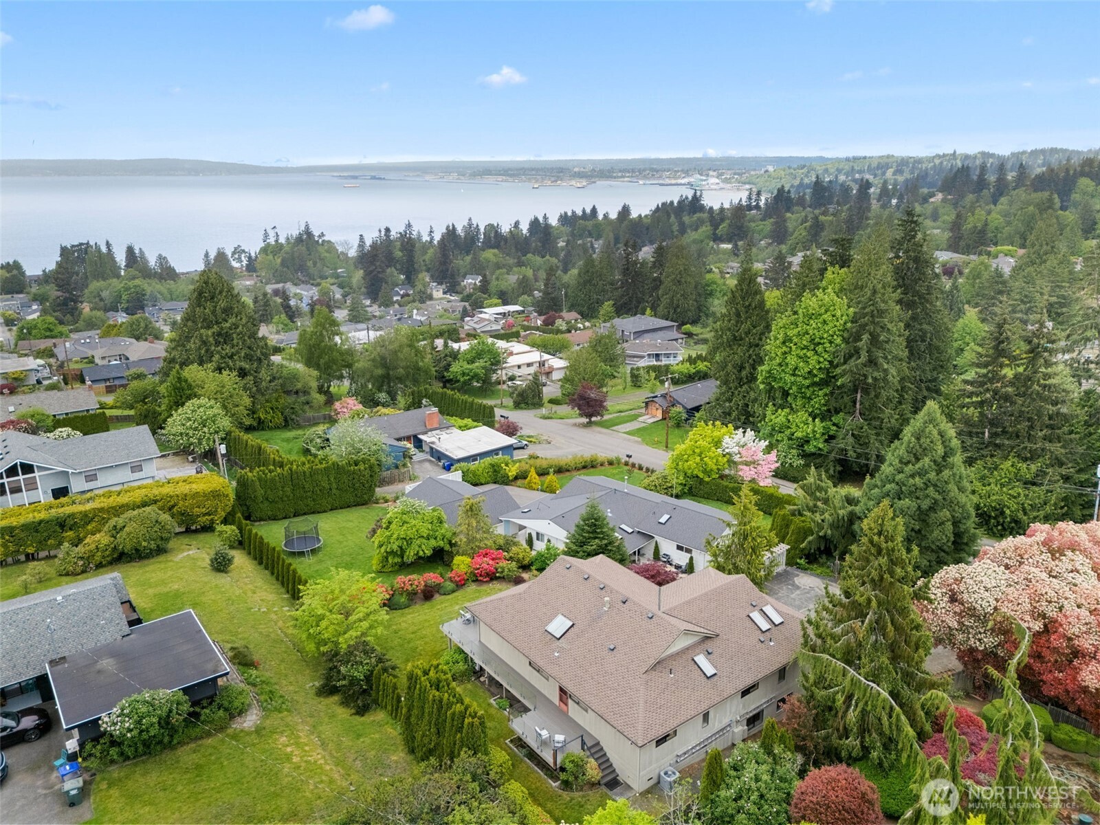 5128 Seaview Way Property Photo 3