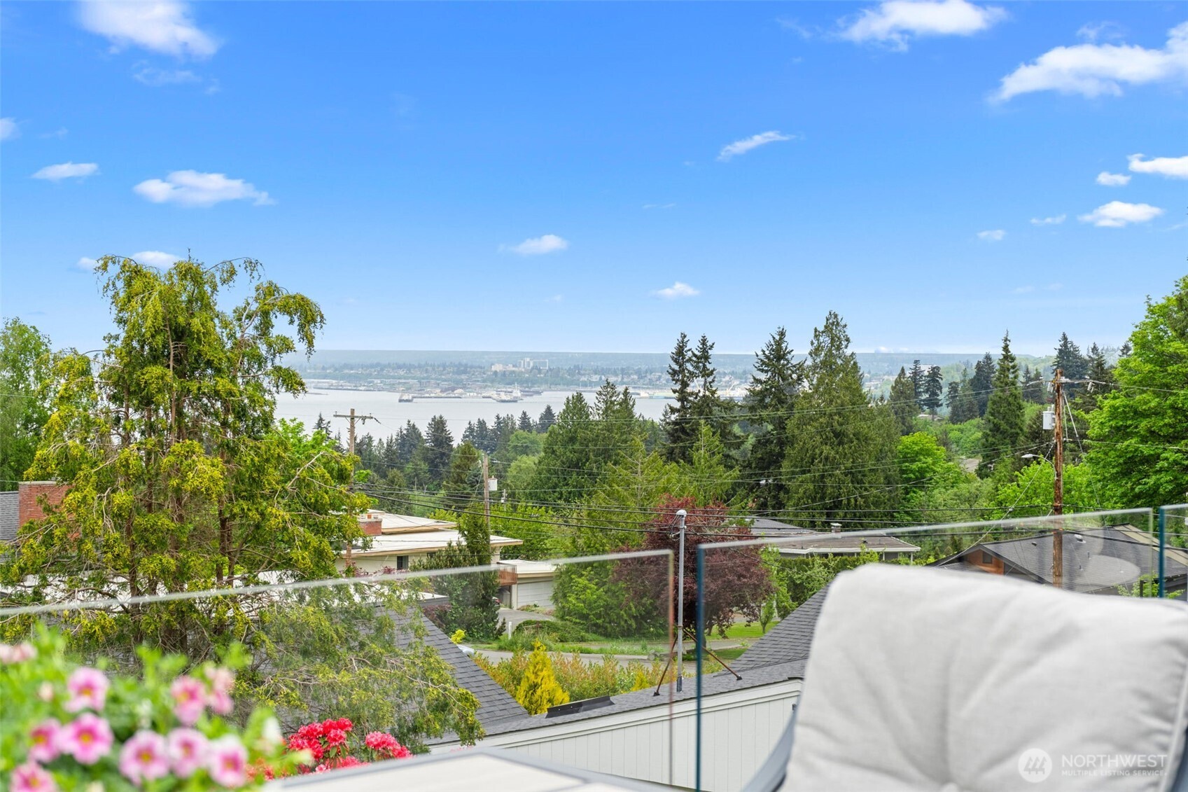 5128 Seaview Way Property Photo 4