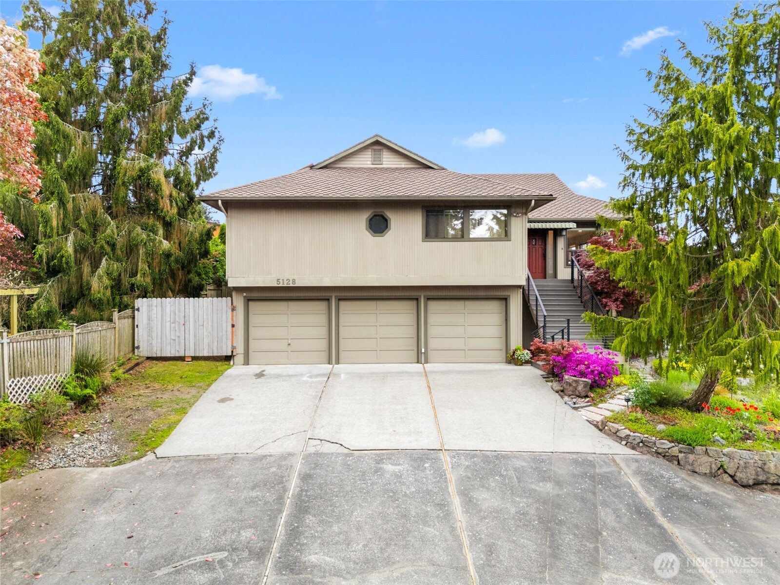 5128 Seaview Way Property Photo 5