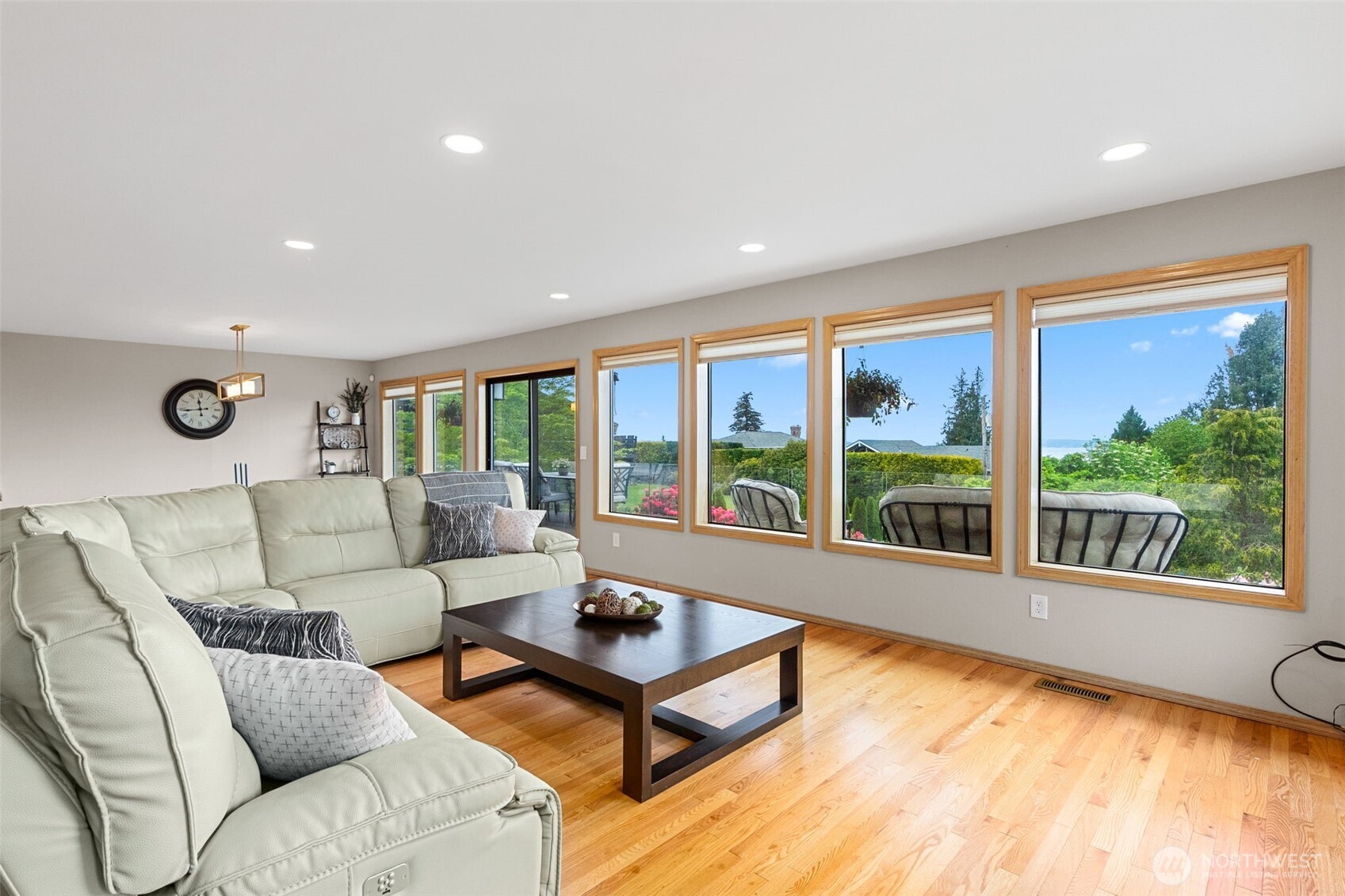 5128 Seaview Way Property Photo 9