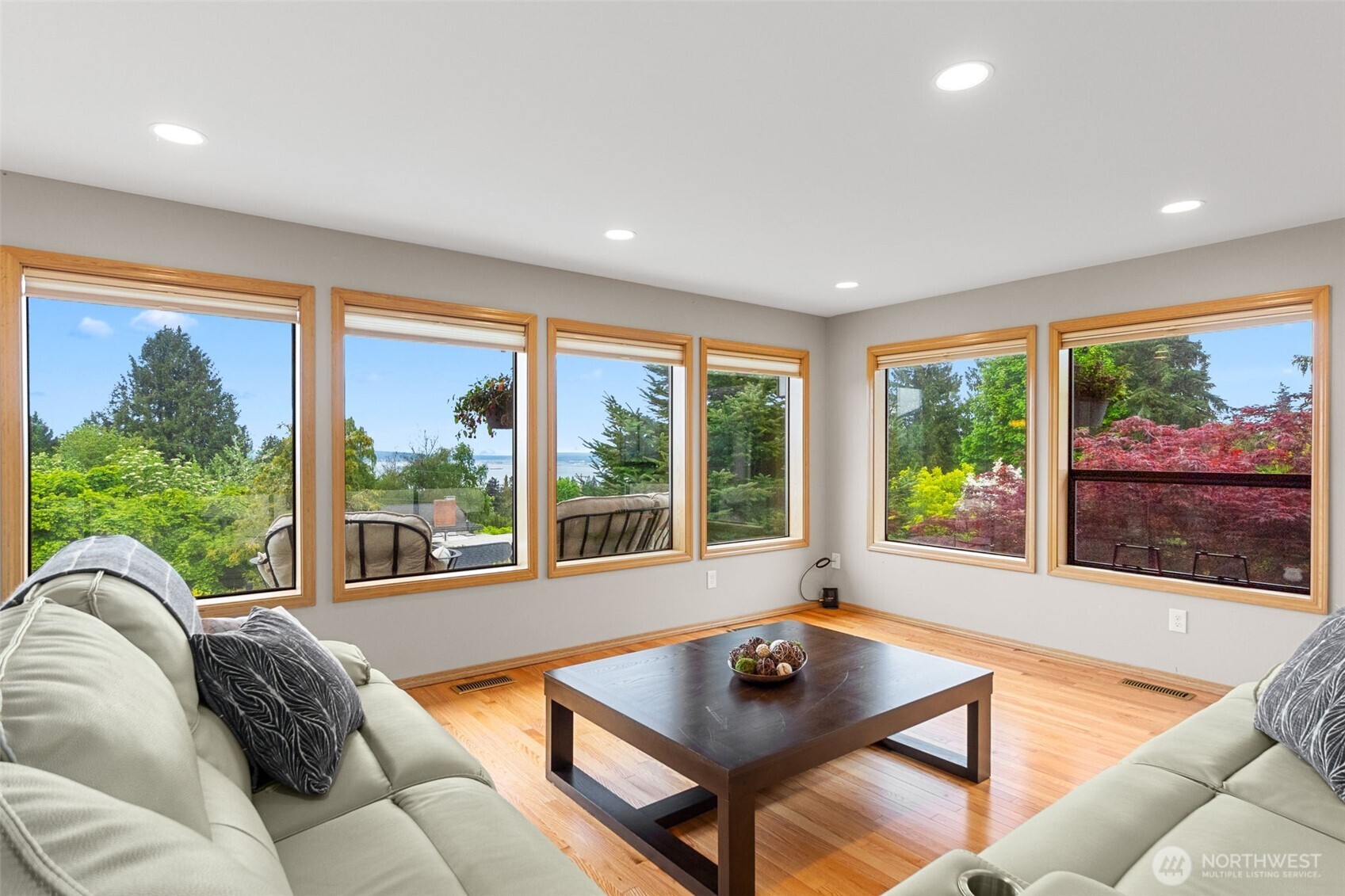 5128 Seaview Way Property Photo 11