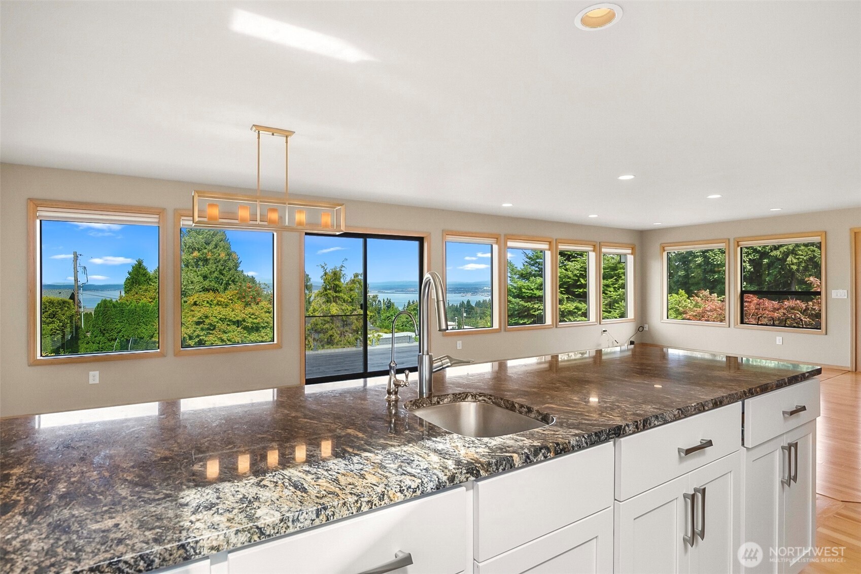 5128 Seaview Way Property Photo 11