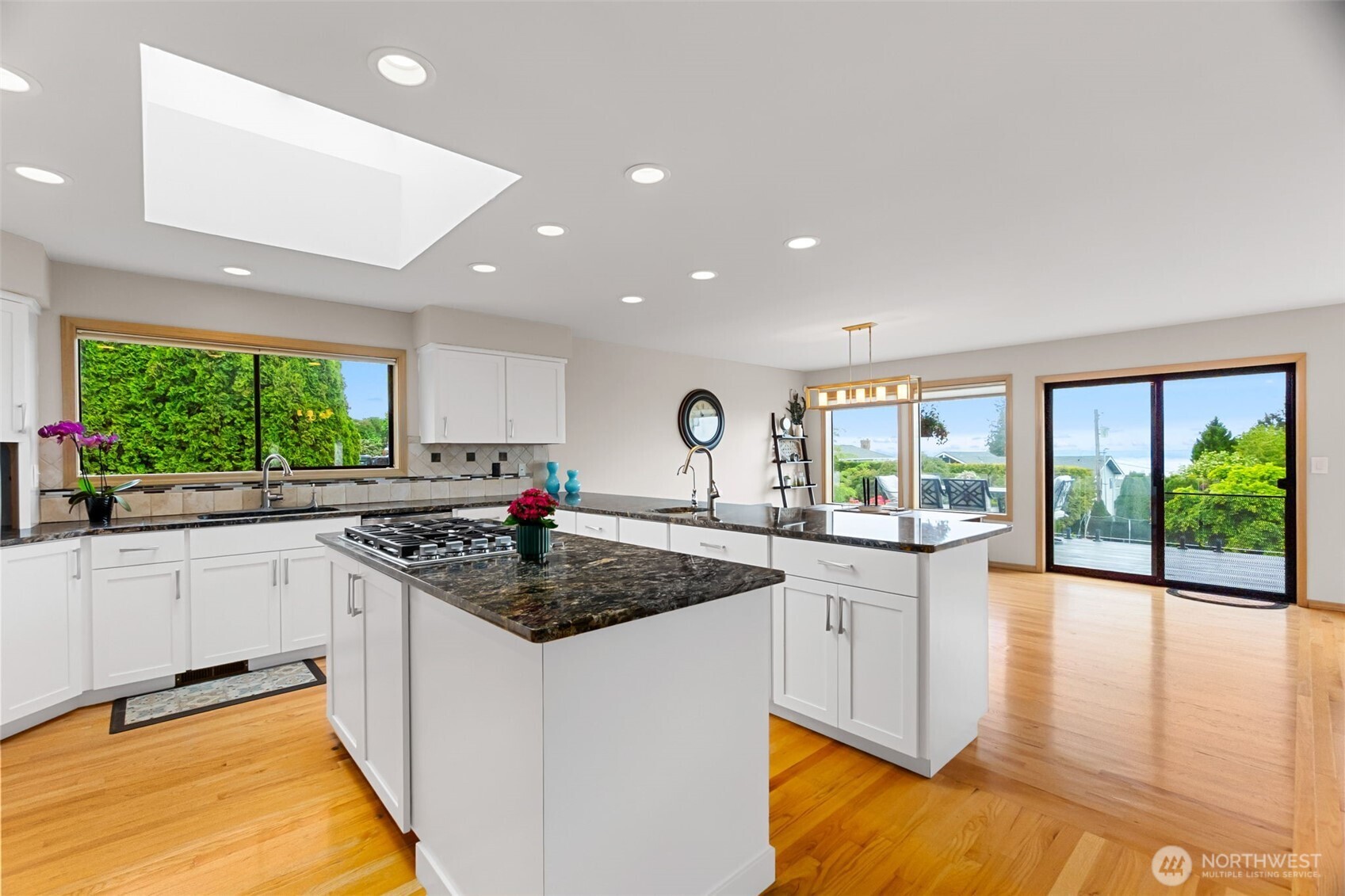 5128 Seaview Way Property Photo 12