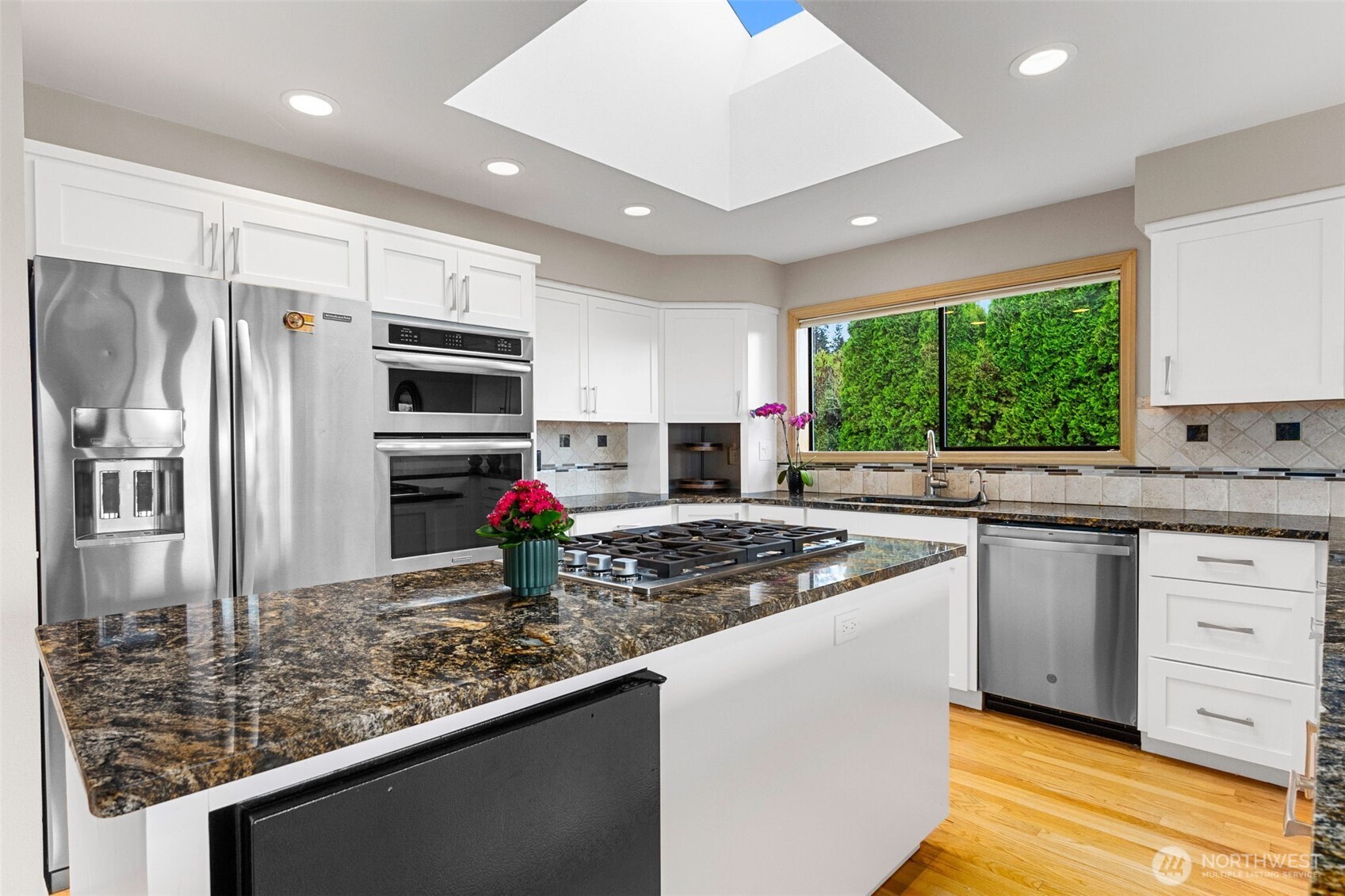 5128 Seaview Way Property Photo 13