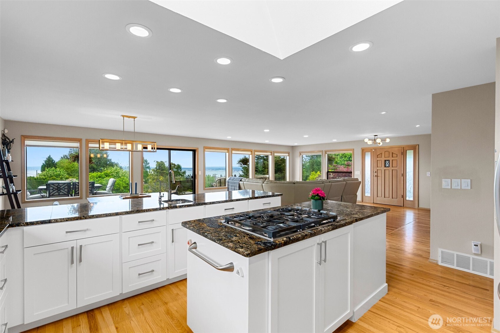 5128 Seaview Way Property Photo 15