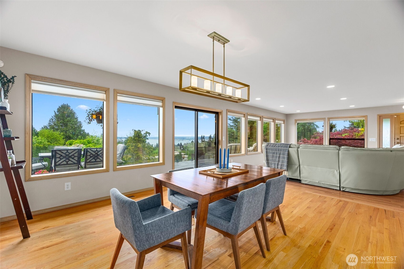 5128 Seaview Way Property Photo 17