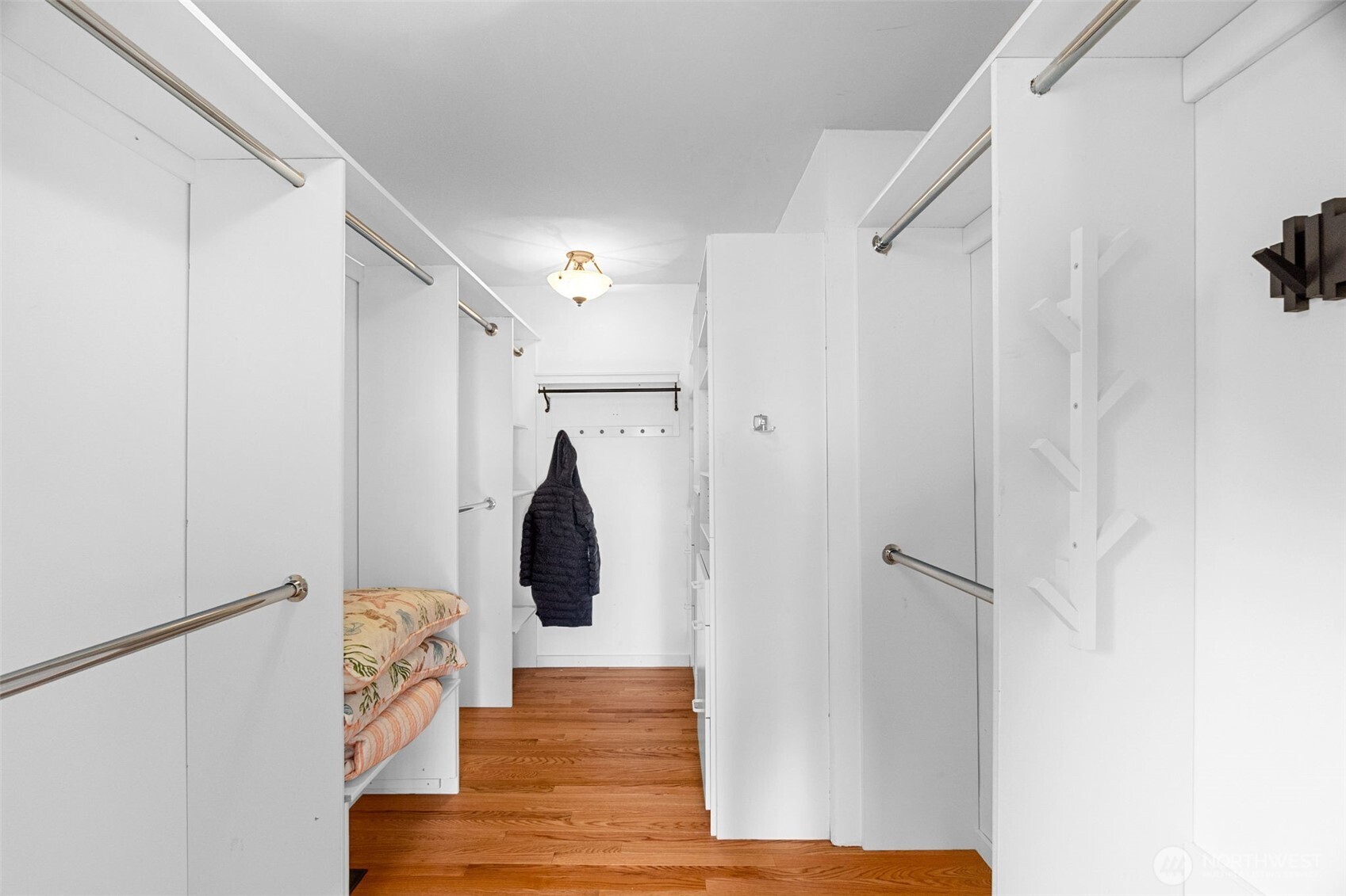 5128 Seaview Way Property Photo 21