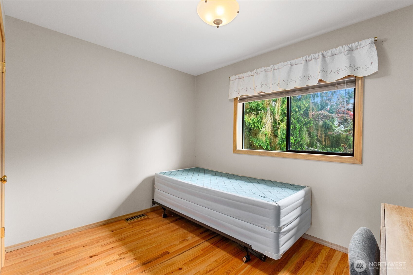 5128 Seaview Way Property Photo 23