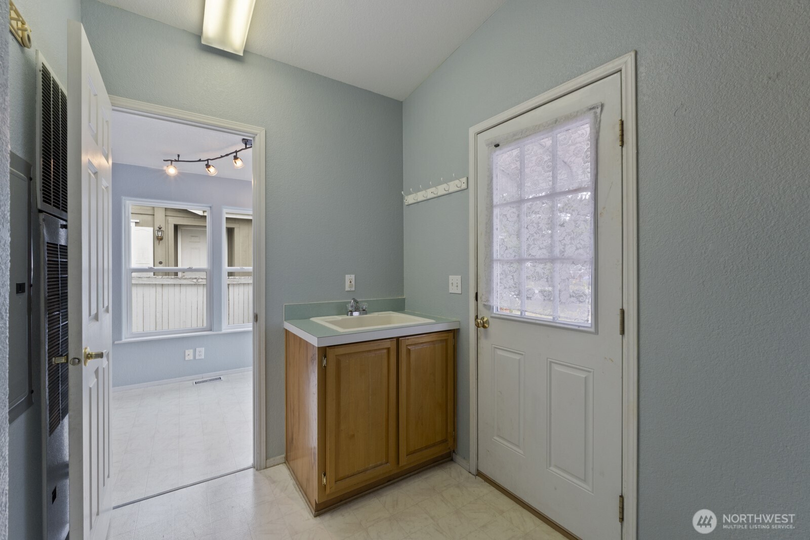 8331 15th Place Property Photo 4