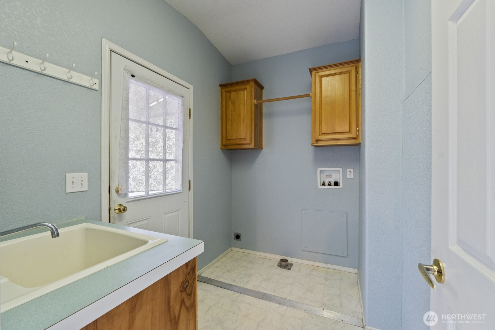 8331 15th Place Property Photo 5