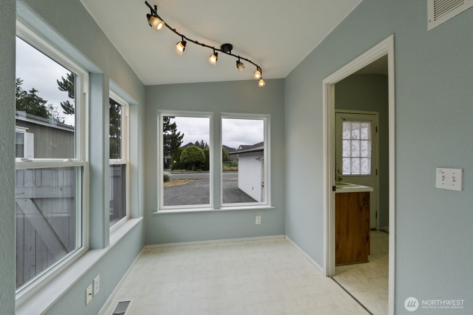 8331 15th Place Property Photo 6