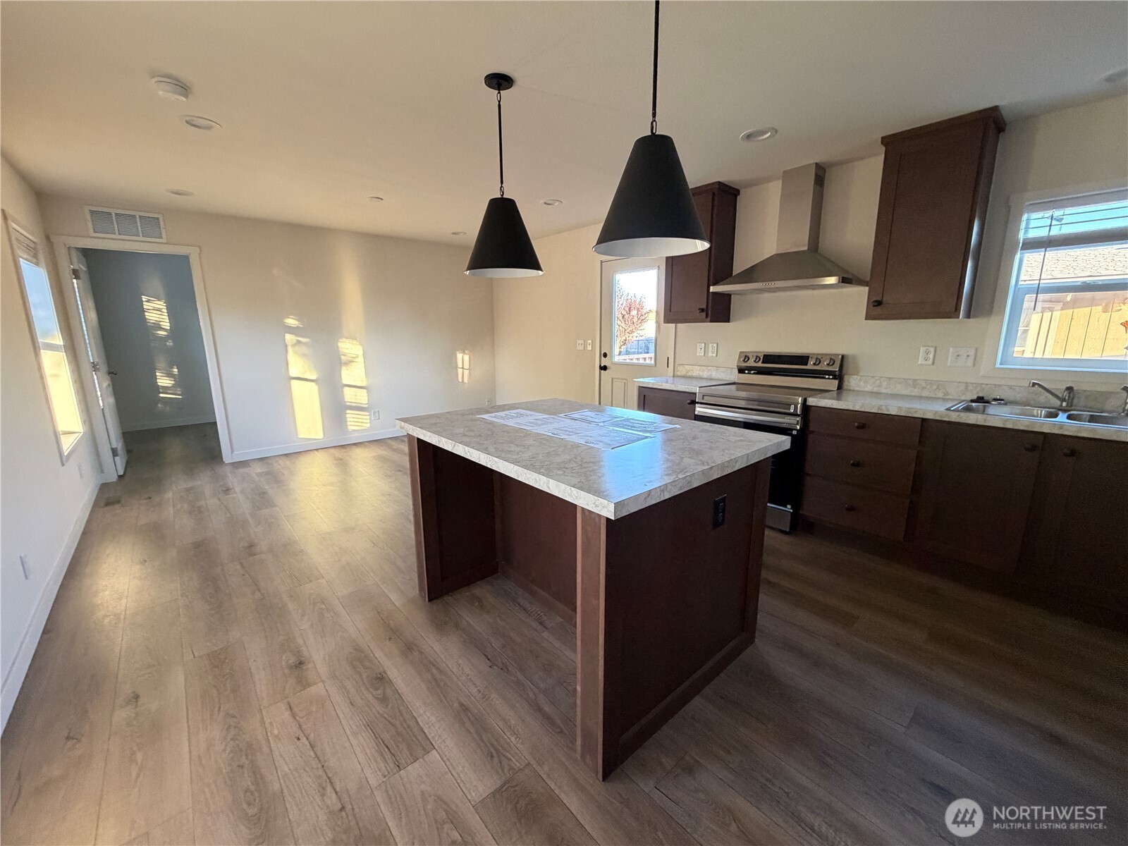 105 W Washington Avenue 39 Property Photo 3