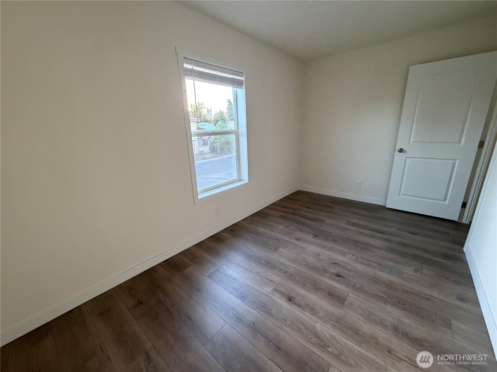 105 W Washington Avenue 39 Property Photo 6