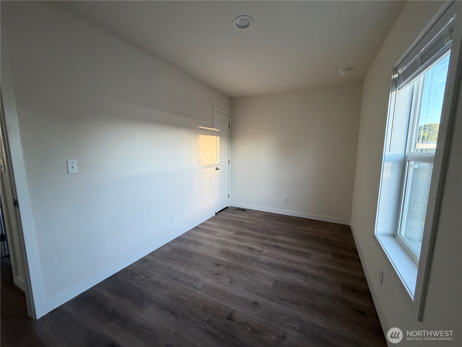 105 W Washington Avenue 39 Property Photo 7