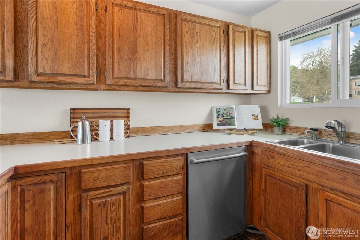 414 Lakeside Avenue 13 Property Photo 20