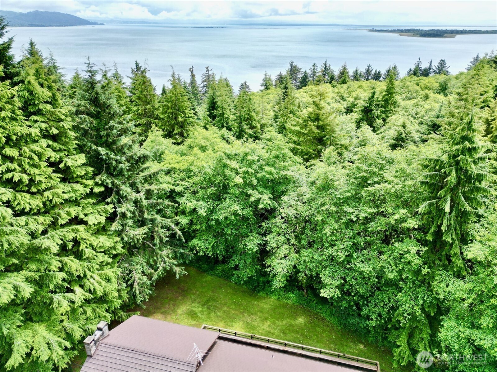 1736 State Route 101 Property Photo 1