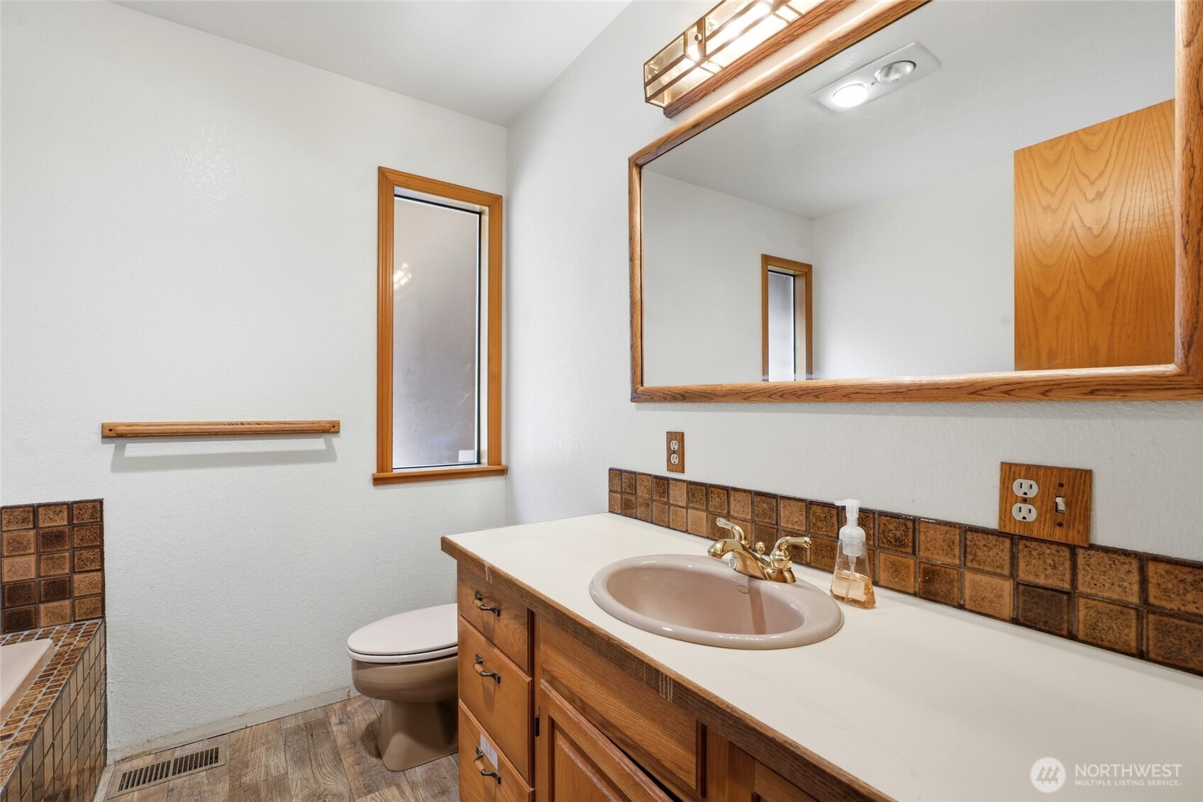 1736 State Route 101 Property Photo 18