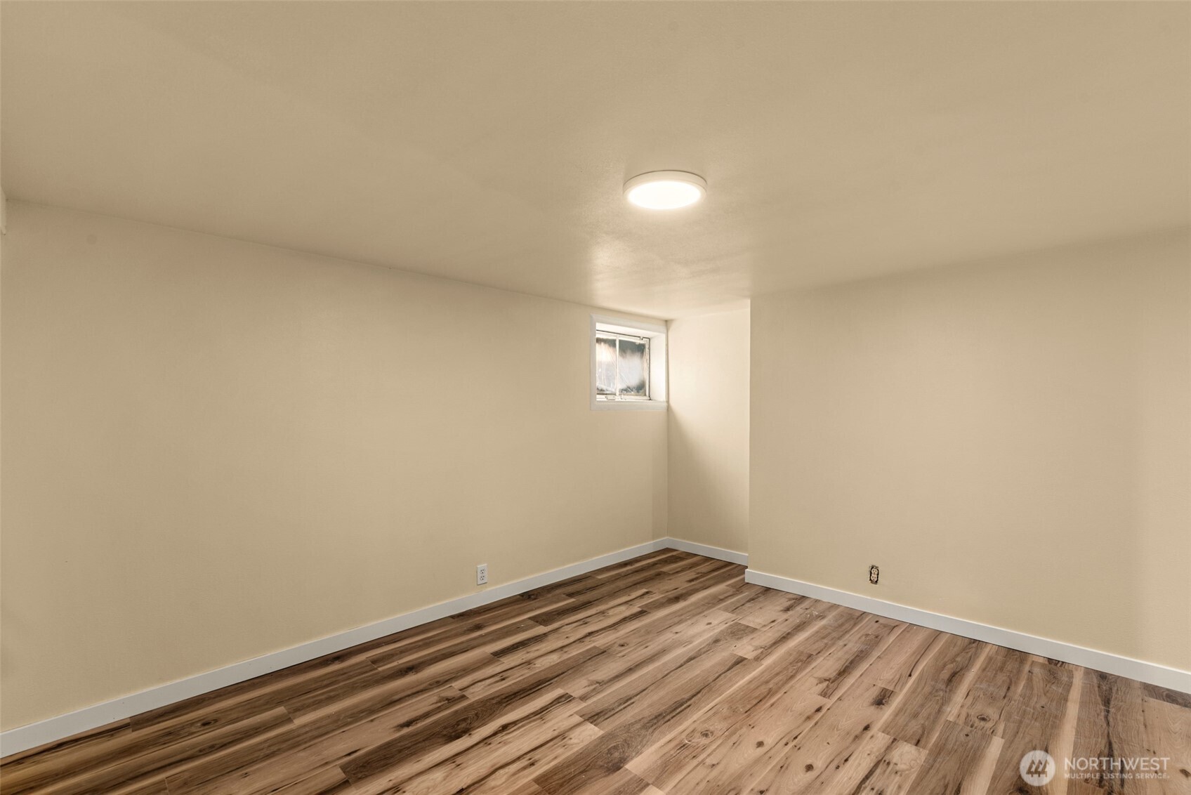 845 N Devon Ave Property Photo 30