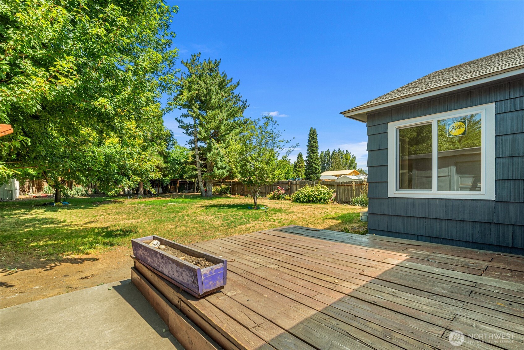845 N Devon Ave Property Photo 33