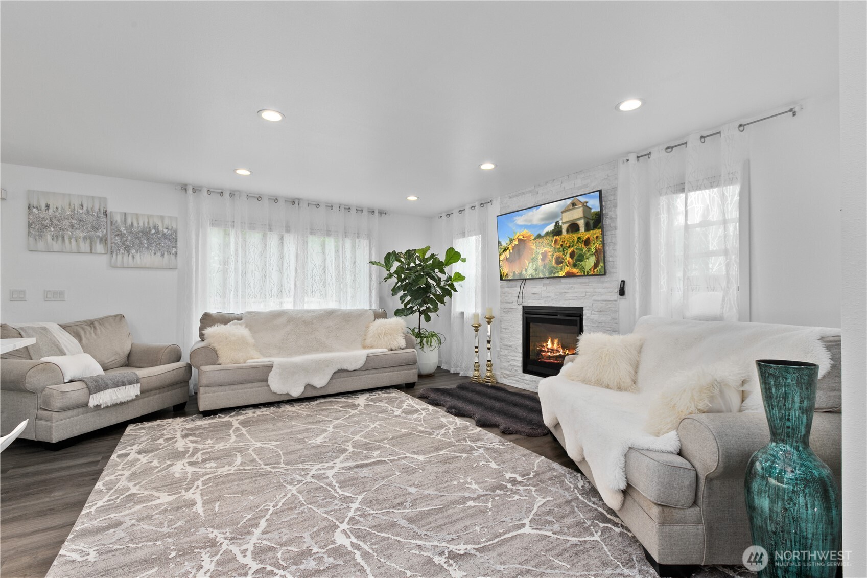8254 Breeze Loop Property Photo 7