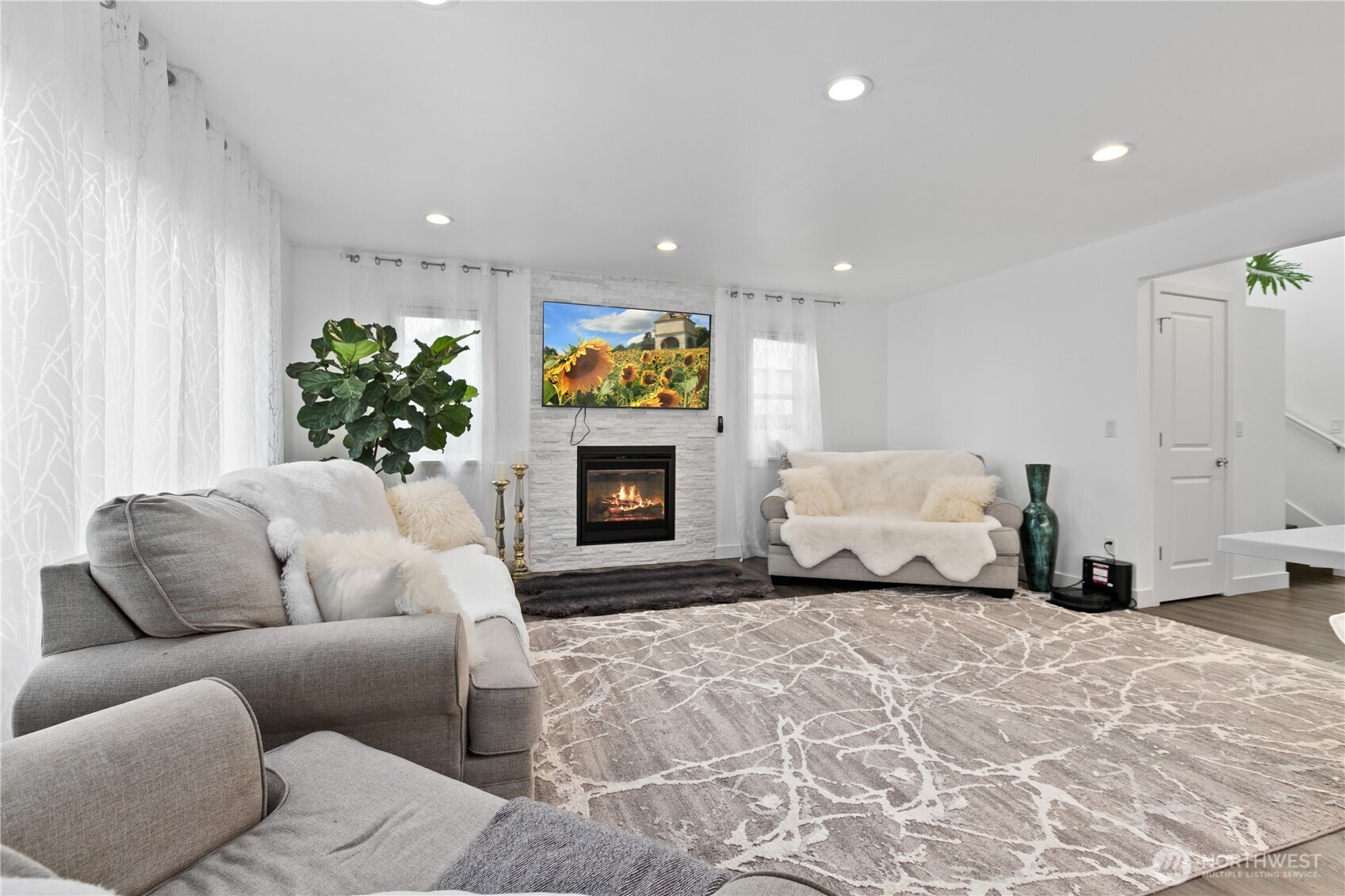 8254 Breeze Loop Property Photo 13