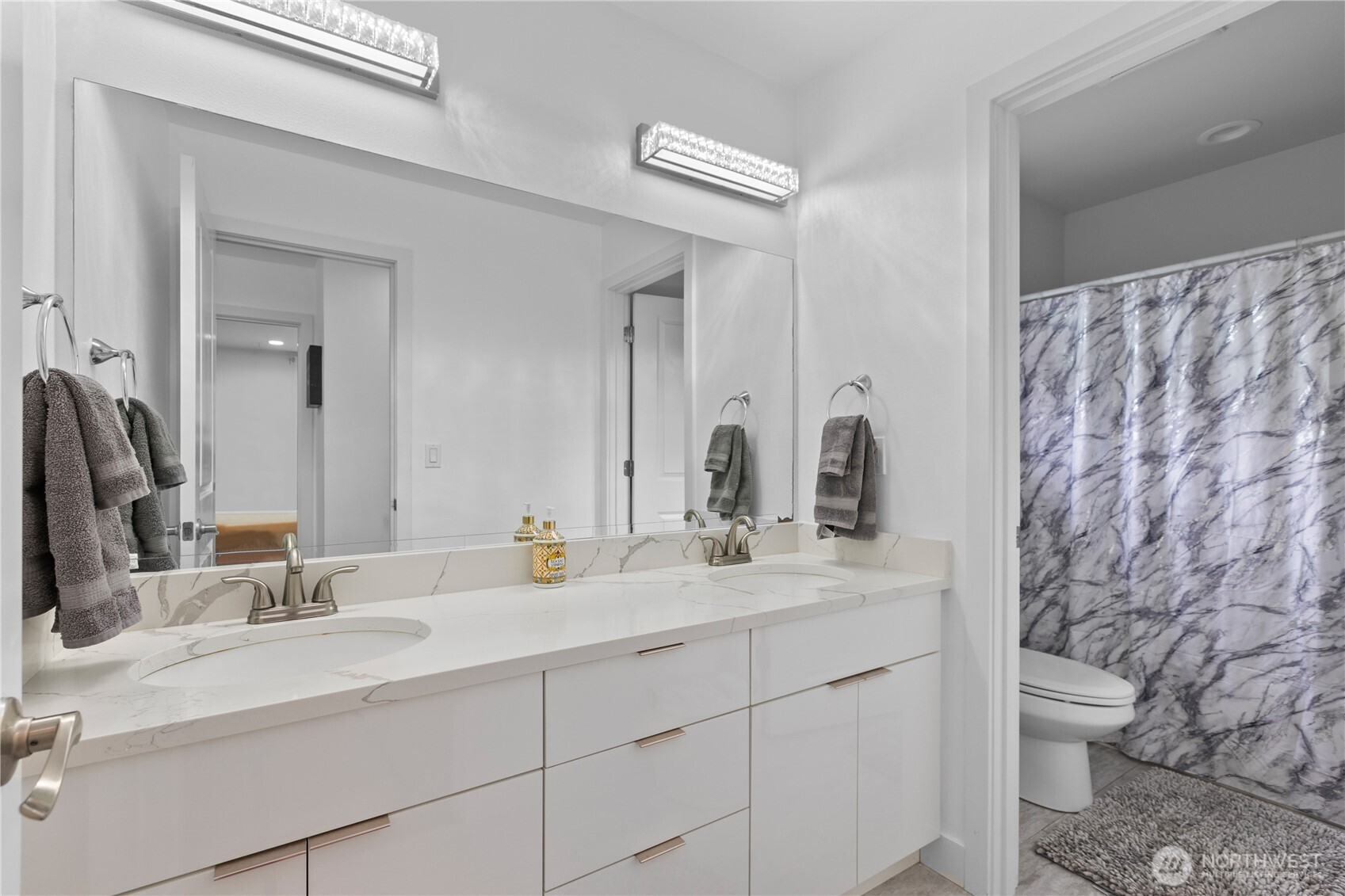 8254 Breeze Loop Property Photo 18