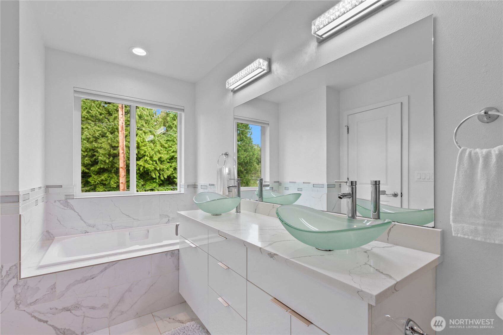 8254 Breeze Loop Property Photo 21
