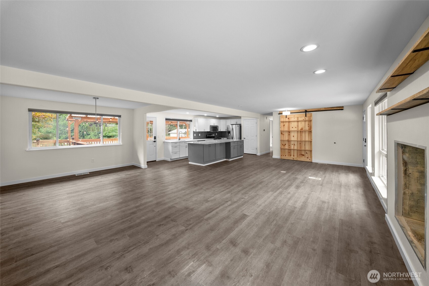 9320 31 Street Property Photo 3