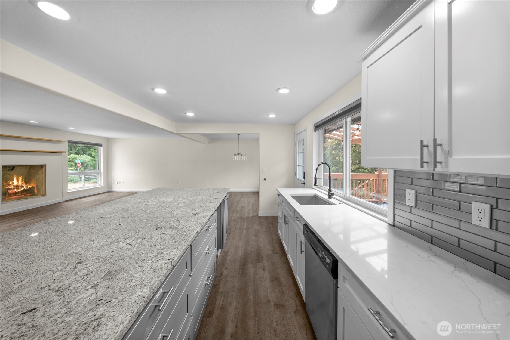 9320 31 Street Property Photo 6