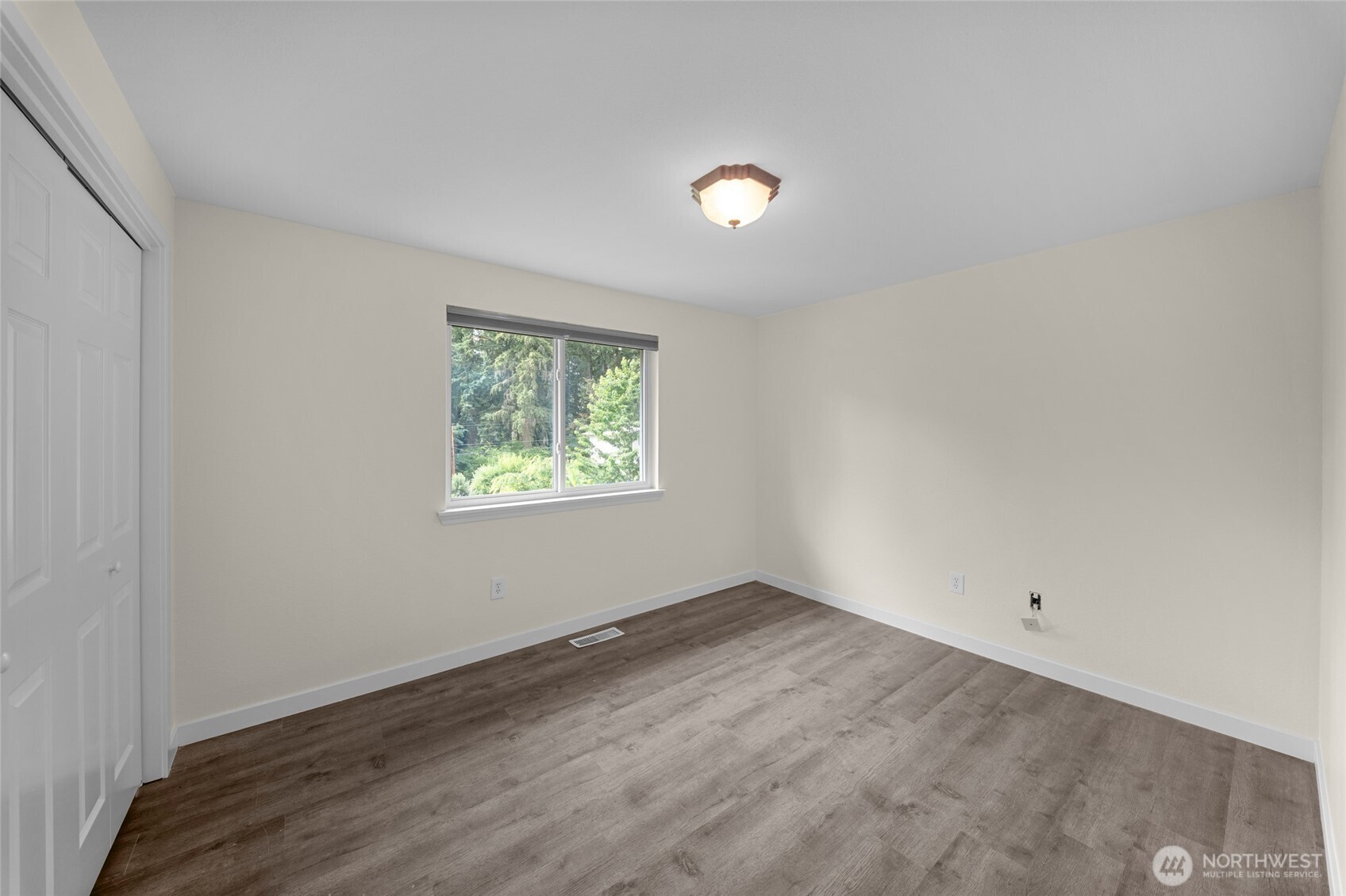 9320 31 Street Property Photo 15