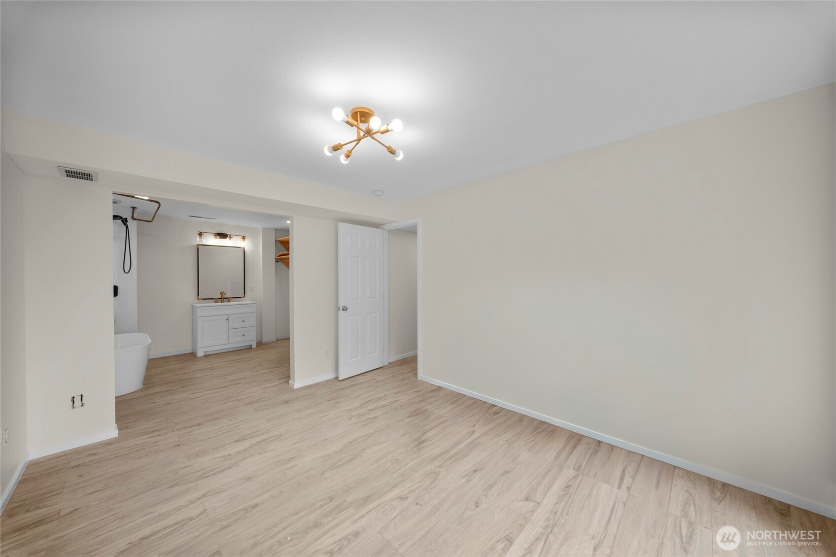 9320 31 Street Property Photo 25